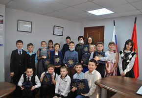 Глава города вручила шарыповским школьникам подарки от Губернатора