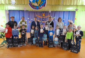 Накануне нового учебного года горняки Березовского разреза приняли активное участие во Всероссийской акции добра «Помоги пойти учиться».