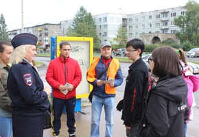 В Шарыпово сотрудники Госавтоинспекции совместно с педагогическим активом провели акцию «Пешеход – береги свою жизнь!»