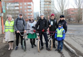 В Шарыпово «Родительский патруль»  на страже соблюдения правил безопасности детьми-велосипедистами