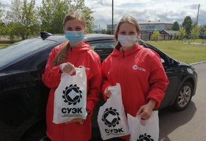 Волонтеры Березовского разреза передали медицинские маски многодетным семьям