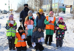 В г. Шарыпово сотрудники Госавтоинспекции совместно с отрядом ЮИД призвали водителей «Не лишать детей их мечты!»