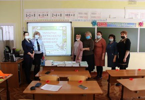 В г. Шарыпово сотрудники Госавтоинспекции провели обучающий семинар с педагогами начальных классов