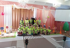 В г. Шарыпово ЮИДовцы провели мероприятие по ПДД в подшефном в детском саду