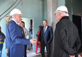 «Губернаторский контроль» в действии: Сергей Козупица проинспектировал строительство родильного дома в Шарыпове