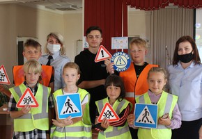 В Шарыпово в «Единый день безопасности дорожного движения» автоинспекторы рассказали школьникам,  как повысить собственную безопасность