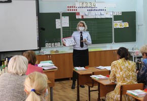 Сотрудники Госавтоинспекции провели рабочую встречу по ПДД с педагогами начальных классов