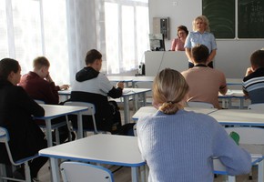 В г. Шарыпово сотрудники ГИБДД провели профилактические беседы со старшеклассниками