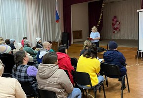 В г. Шарыпово сотрудники Госавтоинспекции на родительском собрании обсудили вопросы безопасности детей на дорогах в зимний период