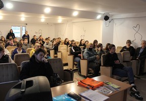 В г. Шарыпово со студентами колледжа сотрудники Госавтоинспекции  обсудили проблемы аварийности